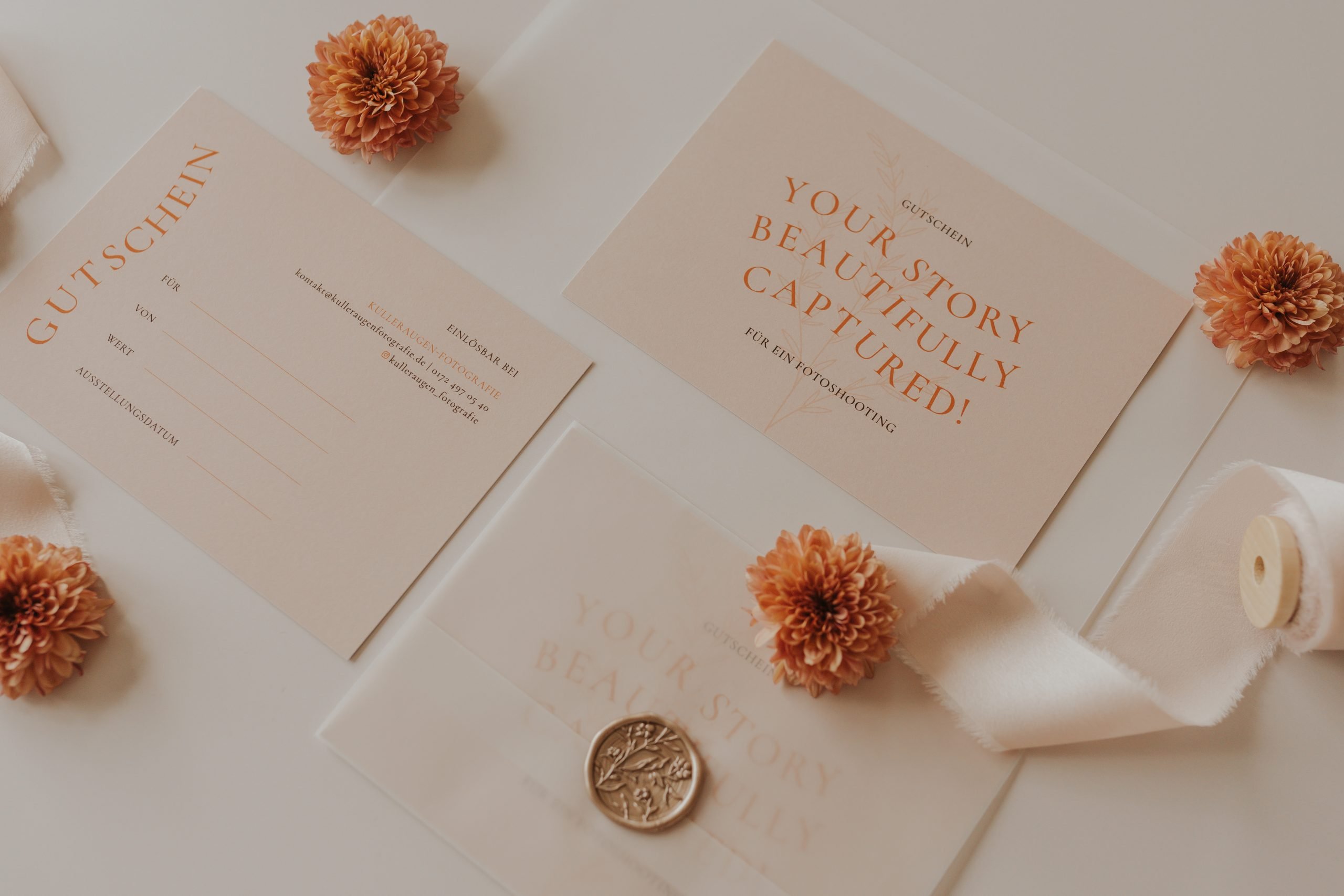 Das Foto zeigt Gutscheinkarten von einer Fotografin.