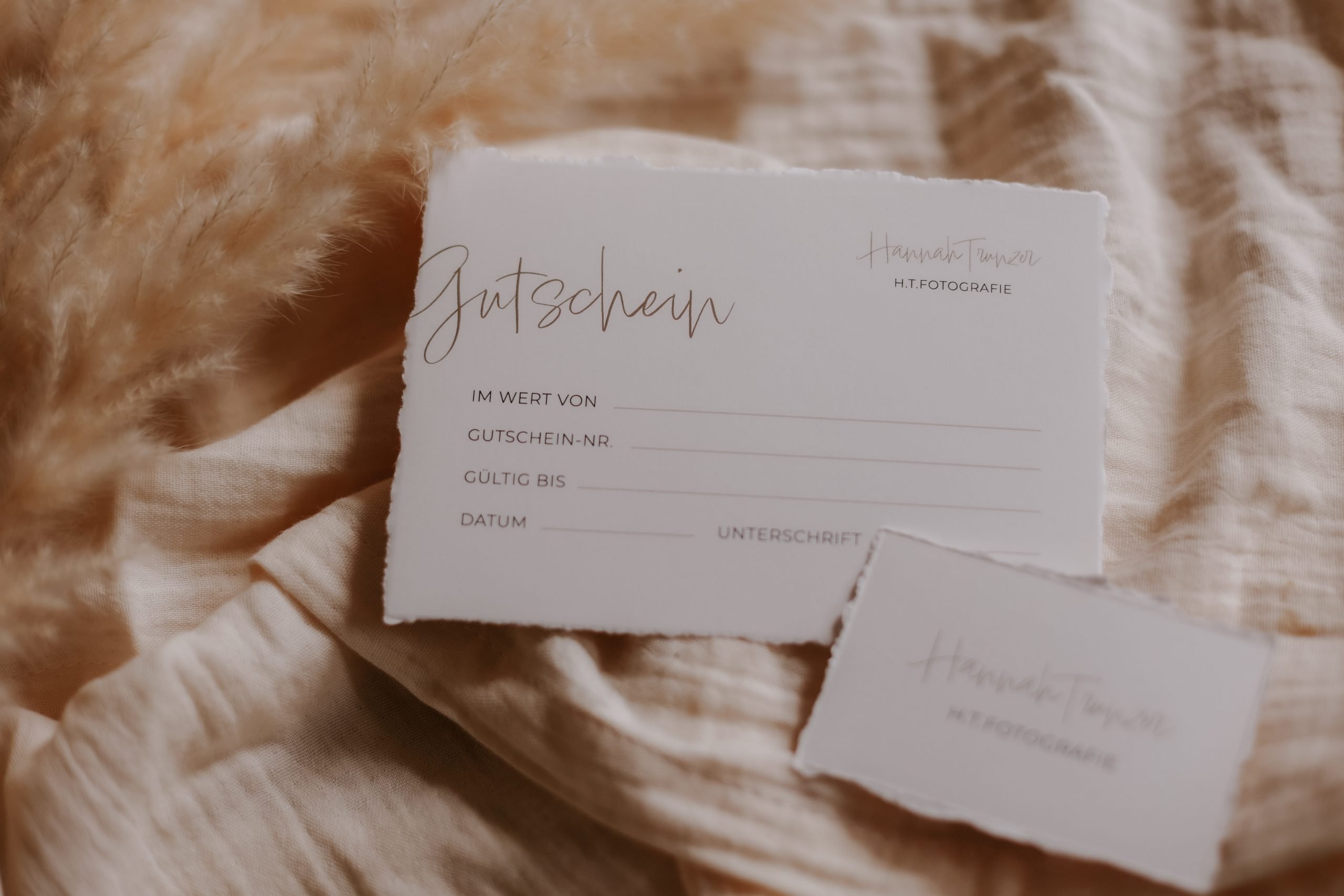 Das Foto zeigt Gutscheinkarten von einer Fotografin.