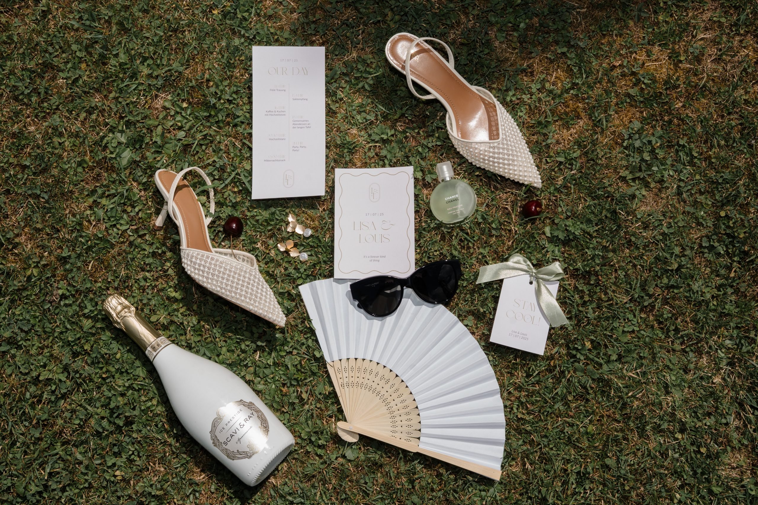 Das Foto zeigt eine Papeterie in Rosa- und Grüntönen und wirkt sehr elegant und hochwertig.