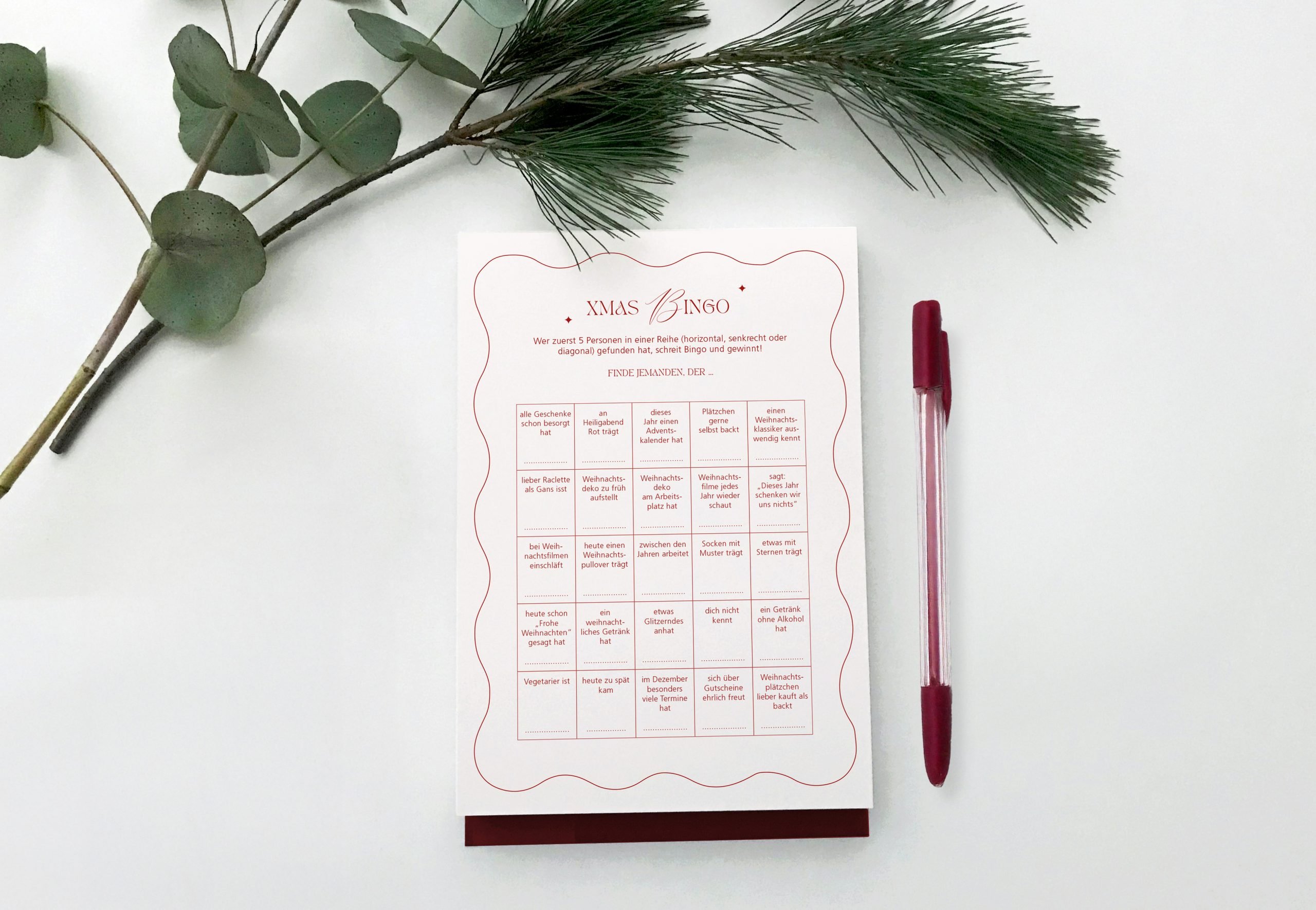 Mockup XMAS Bingo Ein Mockup zu einer Karte mit einem Weihnachtsbingo und einem Stift.